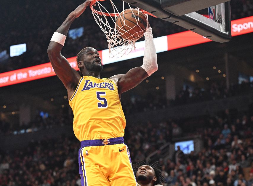 PG官方游戏-湖人112-124国王遭4坏消息！艾顿仍低迷，配角起伏大，攻守全崩！