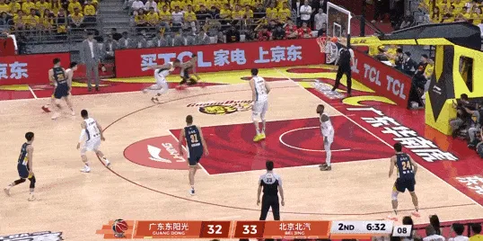 PG电子模拟器-奎因想隔扣周琦但被钉板大帽，随后拉科塞维奇补篮成功